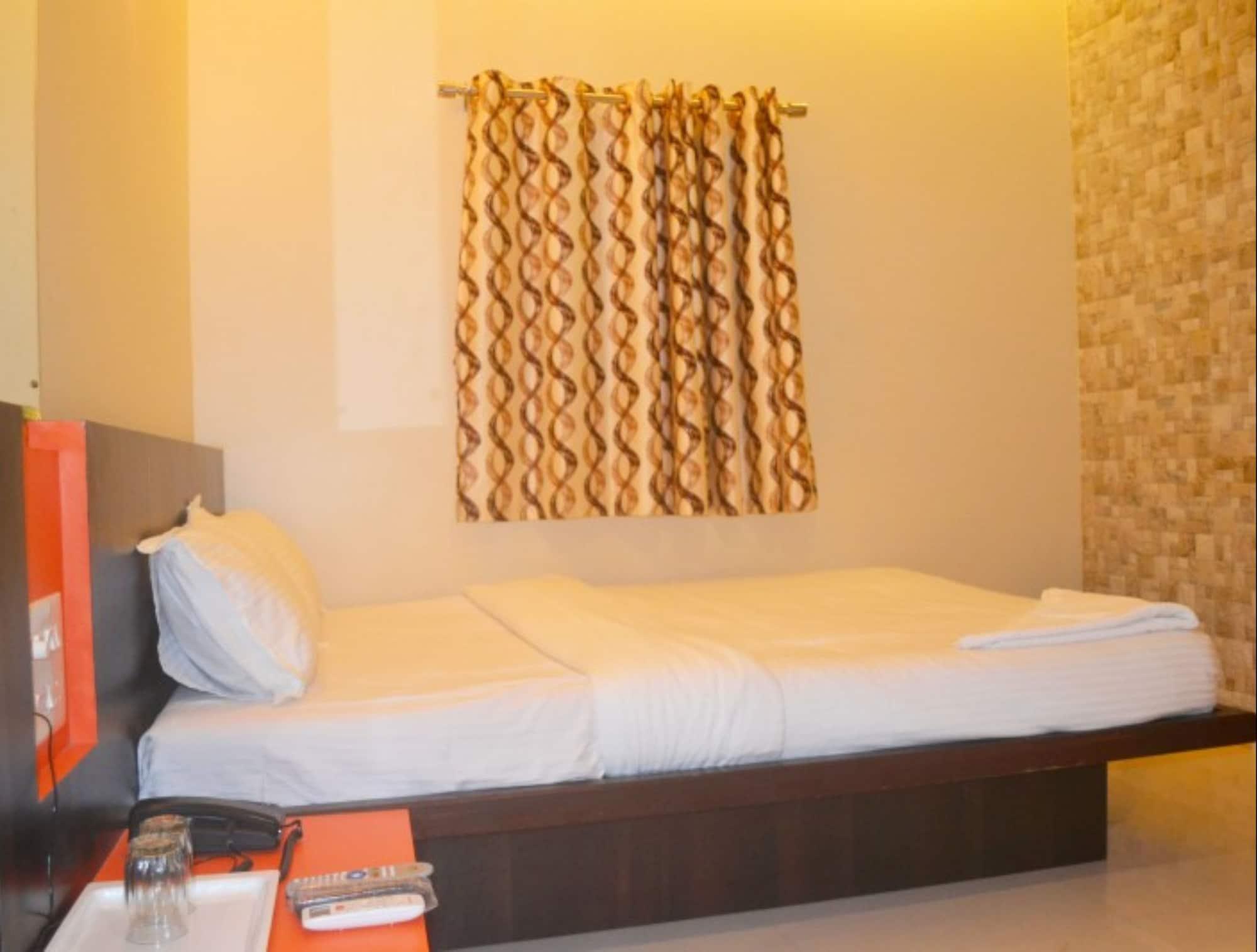 Airport Metro Hotel Мумбай Екстериор снимка