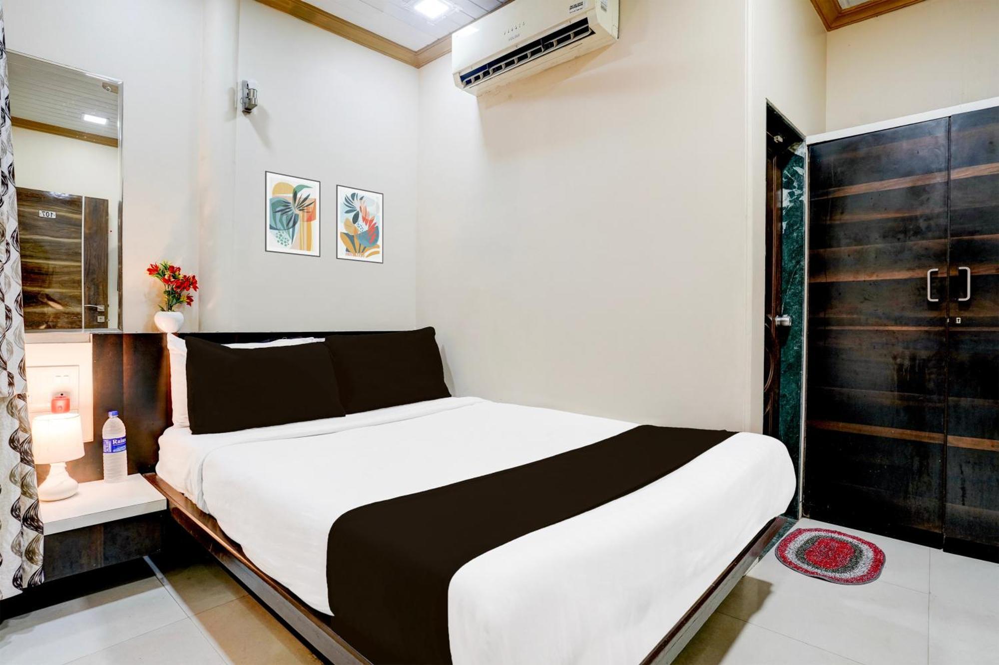 Airport Metro Hotel Мумбай Екстериор снимка