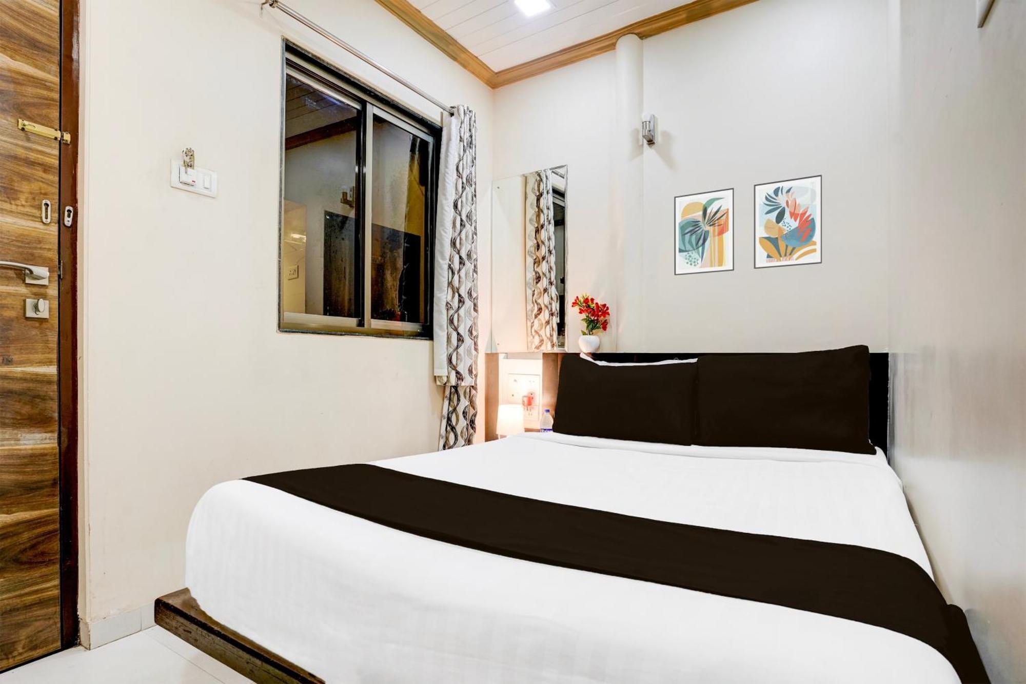 Airport Metro Hotel Мумбай Екстериор снимка