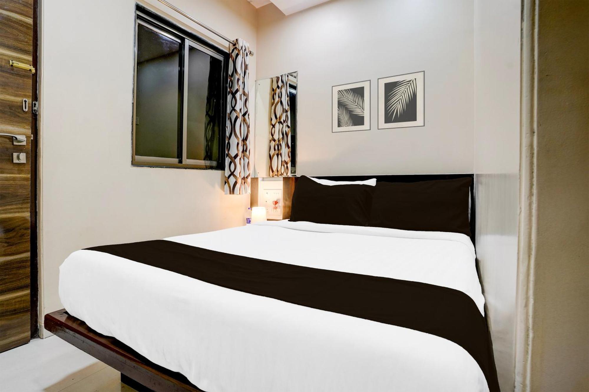 Airport Metro Hotel Мумбай Екстериор снимка