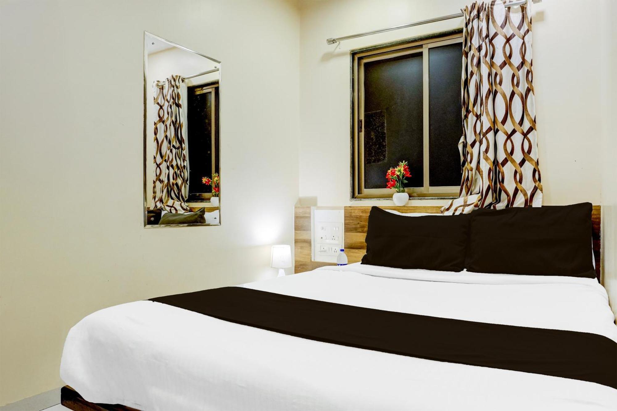 Airport Metro Hotel Мумбай Екстериор снимка