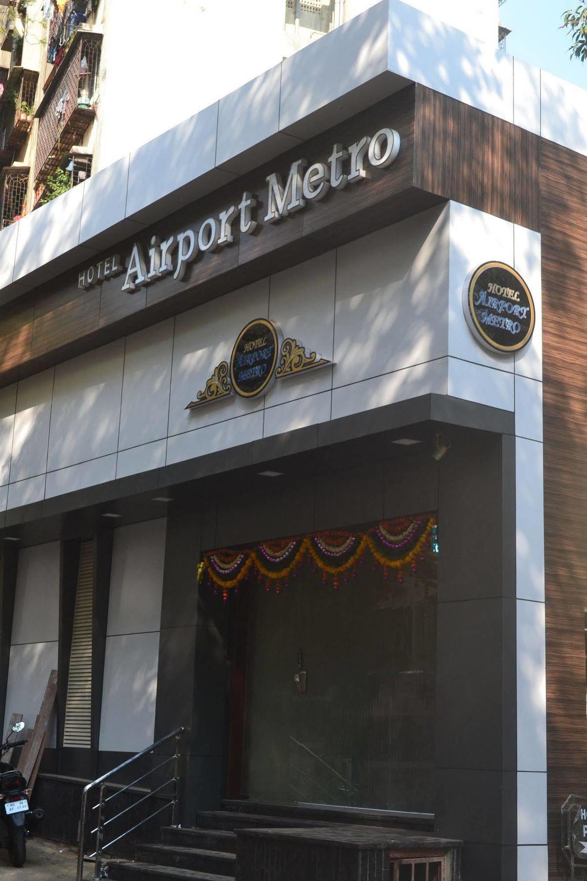 Airport Metro Hotel Мумбай Екстериор снимка